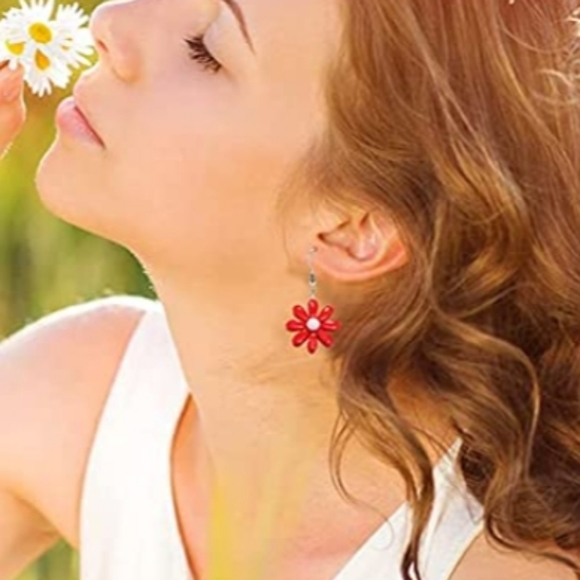 Red Daisy Flower Earrings - Picture 6 of 6